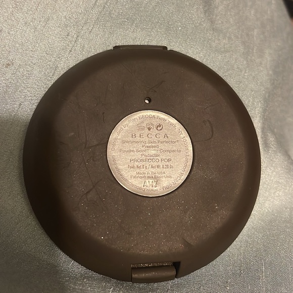Becca Pressed Highlighter in Prosecco Pop — BECCA IS NO MORE // NO LONGER SOLD - Picture 3 of 5